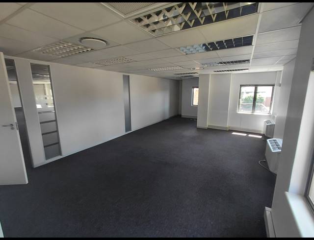 371M² OFFICE TO LET IN LYME PARK